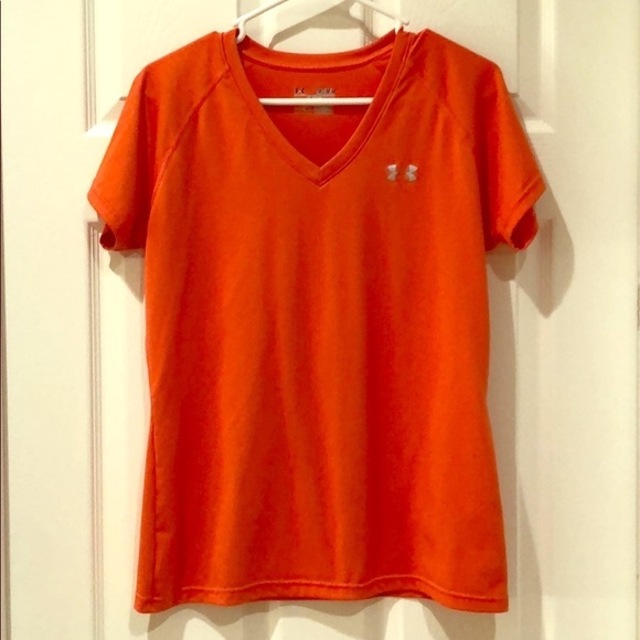 Under Armour Tops - Under Armour T-shirt